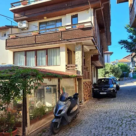 Nyaraló Liliya Szozopol