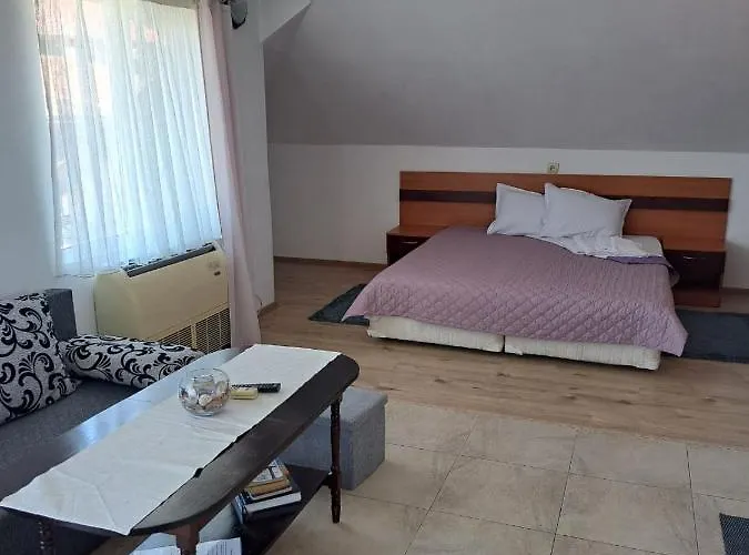 Ваканционна къща лилия *